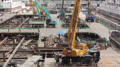 Construction site with cranes and workers Video stock 24896425
