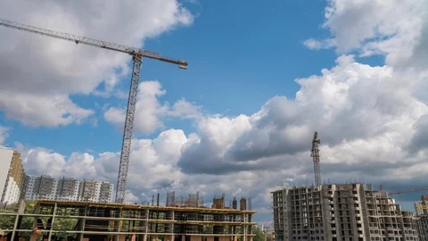 Construction site, cranes work on residential building elevate weight timelapse Vidéo 114829867