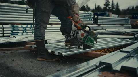 Construction Site: Cutting metal panel with saw  Vidéo 225012840
