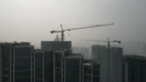 Construction site in heavy haze air pollution, downtown city building in fog Vídeos de archivo 145449086