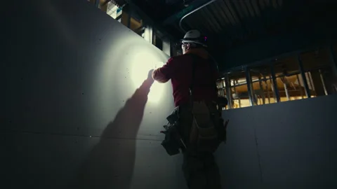 Construction Site: Man works on sheetrock 스톡 동영상 224970358