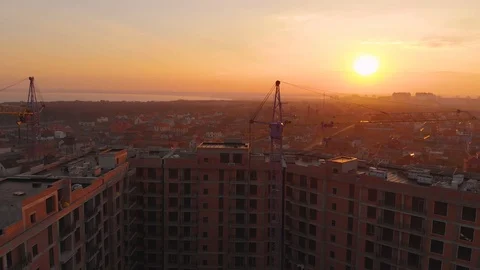 Construction site in the middle of the city and private houses at sunset in 4K. Video stock 123848136