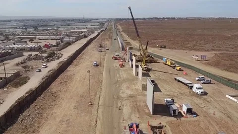 Construction site of prototype walls made for U.S Mexican border - 2017 Vídeos de archivo 84693397