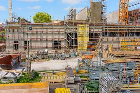 Construction Site With Scaffolding In Berlin Under Clear Blue Sky 库存照片