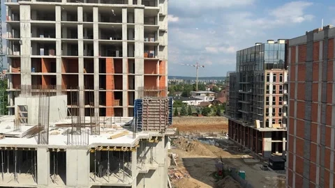 Construction site shows multiple high-rise buildings 库存影片 313592868