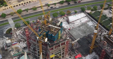 Construction site timelapse of skyscraper in Dubai with cranes 库存影片 340448463