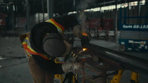 Construction Site: Welder working in pipe Vidéo 224956479