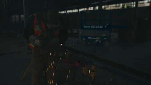 Construction Site: Welder working on pipe with sparks flying everywhere Vidéo 224964703