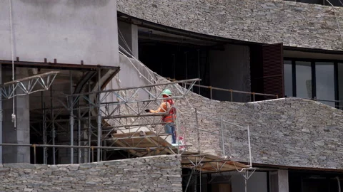 Construction site workers finish building side wall hanging working Vidéo 163394486