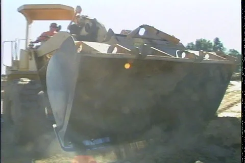 CONSTRUCTION SKIPLOADER Video stock 1049455
