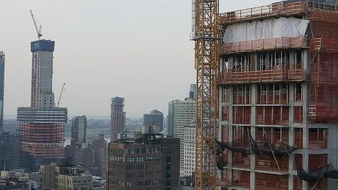 Construction Skyscraper with Panoramic View over Manhattan Video stock 92578354