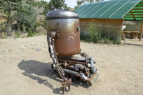Construction of a small robot made of metal products Foto stock