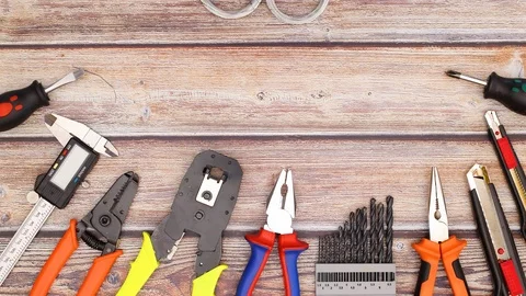 Construction tools disappearing from wooden table - Do it yourself stop motion 스톡 동영상 124820068
