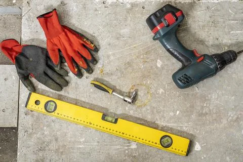 Construction tools on the table. cordless screwdriver, ruler, screws Stock-Fotos