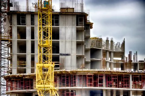 Construction. Tower crane. The process of building residential buildings. Fotos de archivo