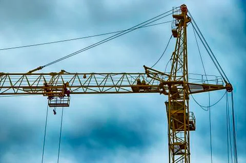 Construction. Tower crane. The process of building residential buildings. Fotos de archivo