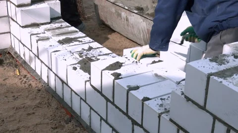 Construction of the wall of white brick. Video stock 313225299