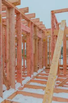 The construction of the walls and pillars of the second floor of the frame ho Foto stock