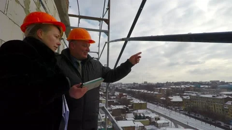 Construction in winter. Professional people at work. Video stock 58685978