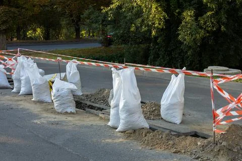 Construction work is taking place on the road, with sandbags and safety bar.. 库存照片