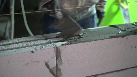 Construction Worker Applying Cement Mortar on Aerated Concrete Wall Vidéo 334039934