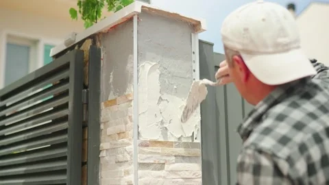 Construction worker applying plaster on wall 動画素材 309719328