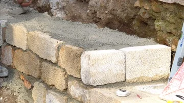 Construction worker builds brick wall, closeup view at construction site. 動画素材 85959571