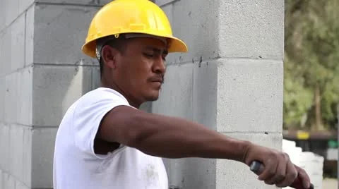 A Construction Worker Builds a Masonry Wall Video stock 21111236