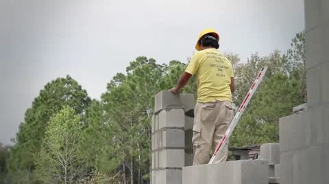 A Construction Worker Builds a Masonry Wall Video stock 21111557