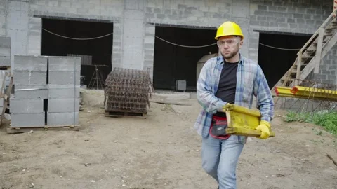 Construction worker carrying heavy formwork beam Video stock 337466253