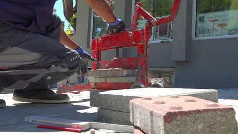 Construction worker cutting paving slabs at the street Video stock 89452022