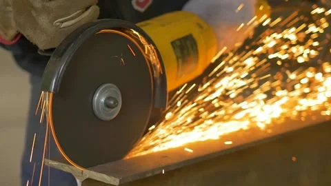 Construction worker cutting steel beam 스톡 동영상 255684407