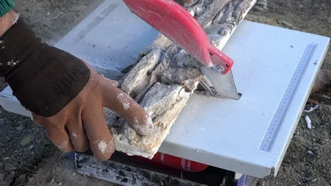Construction worker cutting stone slabs, close up Video stock 97289783