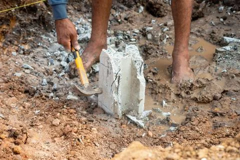 Construction worker digging foundation construction site outdoor close-up l.. Foto stock