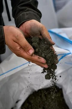 Construction Worker Examining Concrete Mix Stock-Fotos