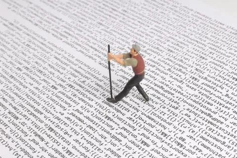 Construction worker figurines working on the code. Foto stock