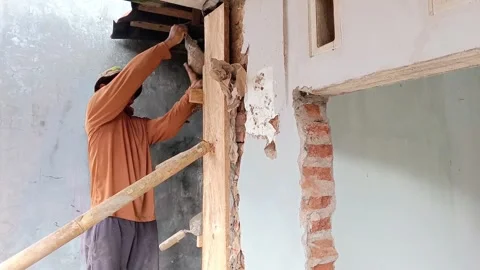 Construction worker 库存影片 335019160