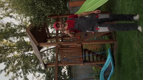 Construction worker gesturing thumbs up in backyard Stock-Footage 289827620