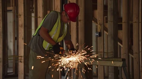 Construction worker grinding metal and making sparks, slow motion 動画素材 84562959