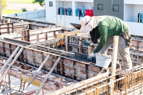 Construction worker installing steel formwork and rebar reinforcement for a.. Stock-Fotos