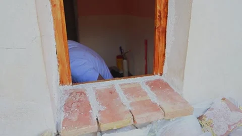 Construction worker laying bricks on a window sill Video stock 346167977