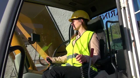 Construction worker operates backhoe Stock Footage 32285213