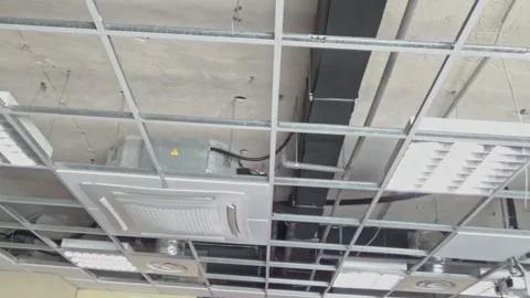 Construction worker performs a suspended ceiling maintenance with mineral fib Vídeo Stock 171854302