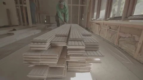 Construction worker picks up wood Stockbeeldmateriaal 144295522