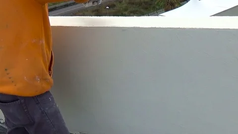 Construction worker plastering a wall with American trowel in hand Vidéo 84834966