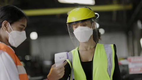 Construction worker put on face mask and Face Shield used body temperature Stock Footage 146789670