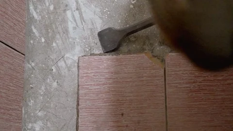 Construction worker removing floor tiles with chisel 库存影片 297457660