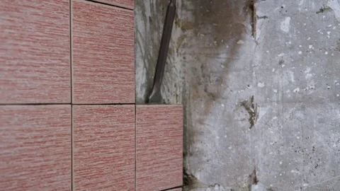 Construction worker removing floor tiles with chisel 库存影片 297464864