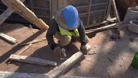 Construction Worker in Safety Gear Hammering Wood Formwork with Audio Vídeos de archivo 334947174