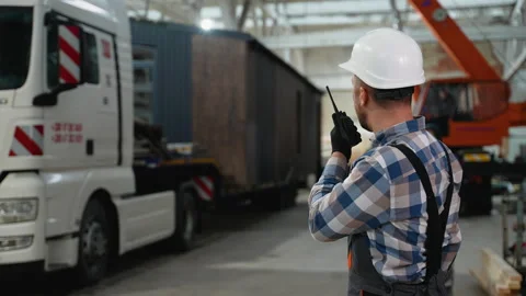 Construction worker supervises modular home loading onto truck Stock Footage 301823774